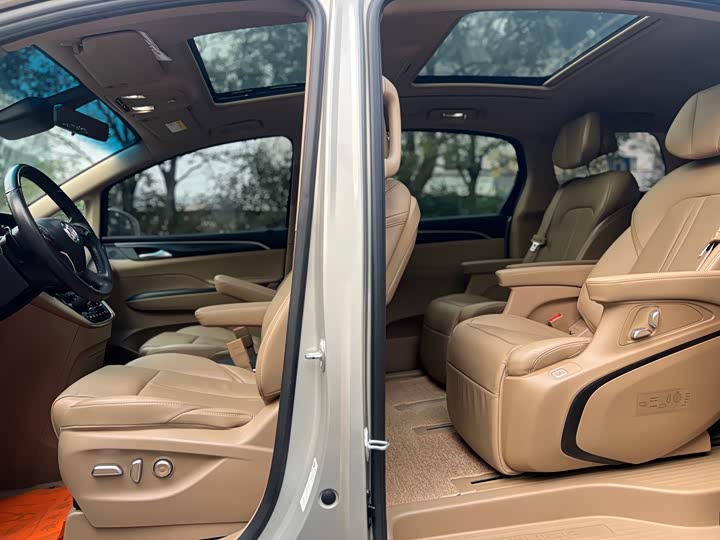 Фото 12 - Buick GL8 ES