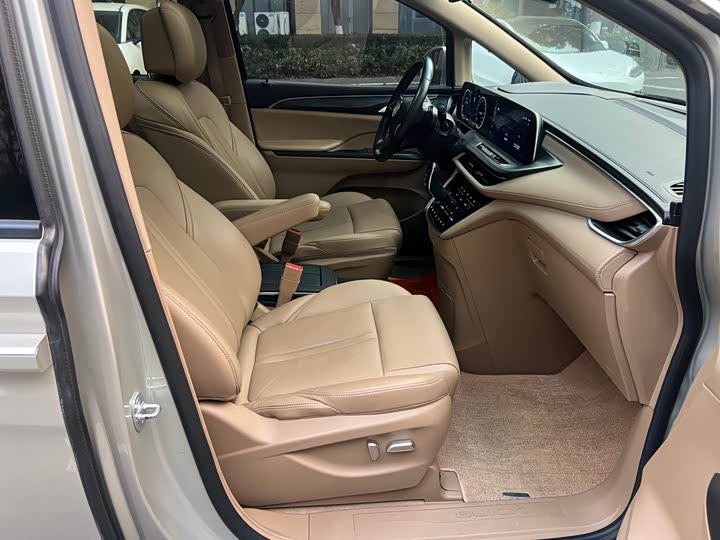 Фото 13 - Buick GL8 ES