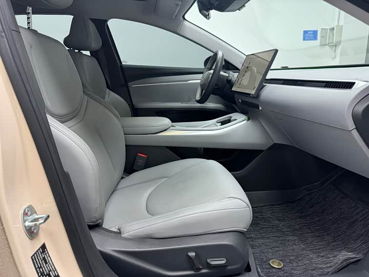 Фото 10 - XPeng Mona M03