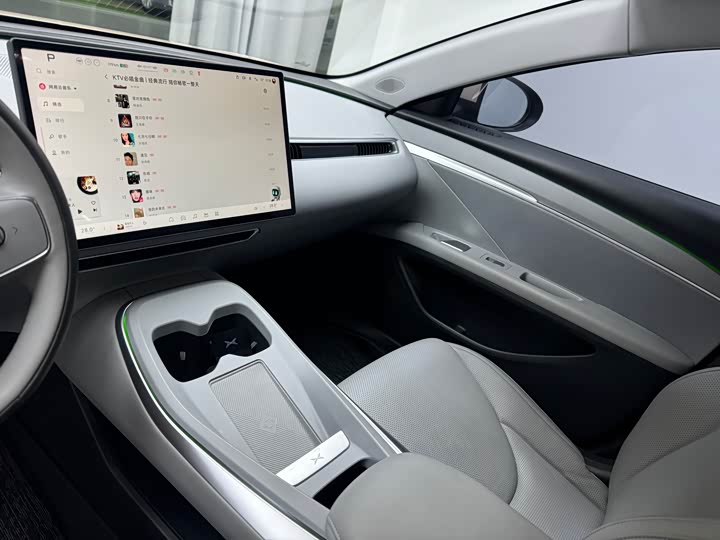 Фото 8 - XPeng Mona M03