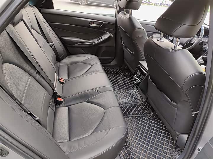 Фото 11 - Toyota Avalon