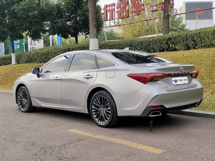 Фото 4 - Toyota Avalon