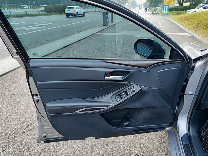 Фото 6 - Toyota Avalon