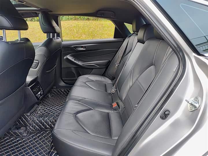 Фото 8 - Toyota Avalon