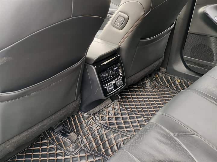 Фото 9 - Toyota Avalon