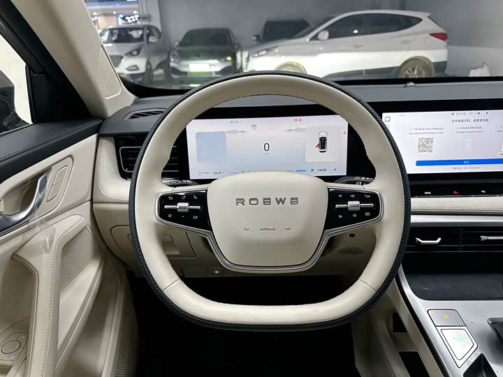 Фото 14 - Roewe D5X DMH