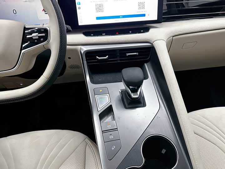 Фото 17 - Roewe D5X DMH