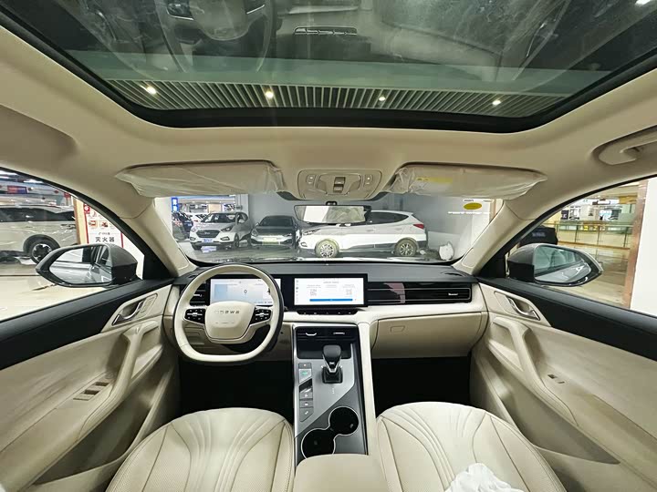 Фото 18 - Roewe D5X DMH