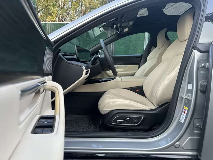 Фото 10 - XPeng P7