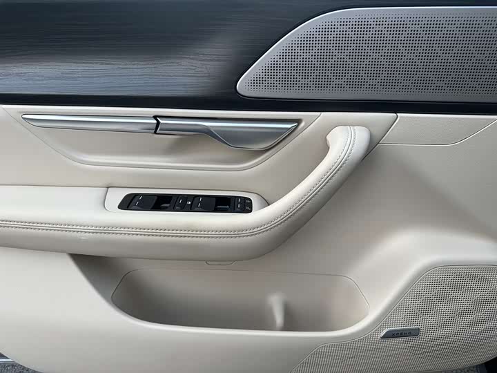 Фото 11 - XPeng P7