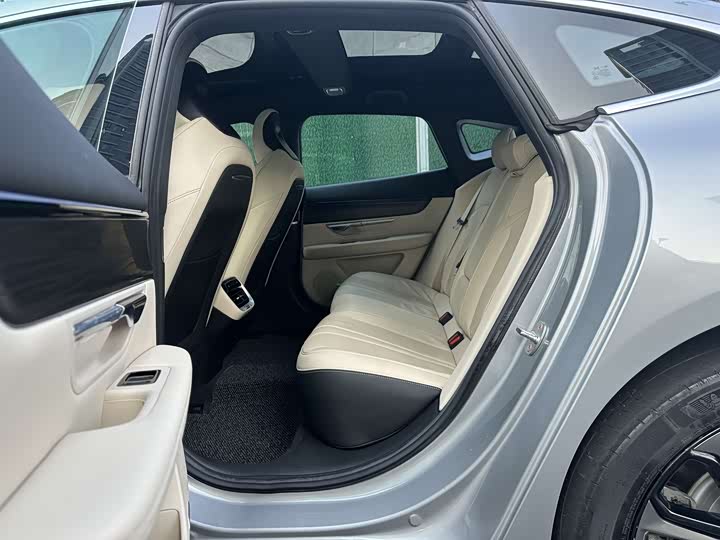 Фото 16 - XPeng P7