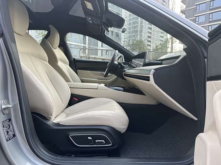 Фото 21 - XPeng P7