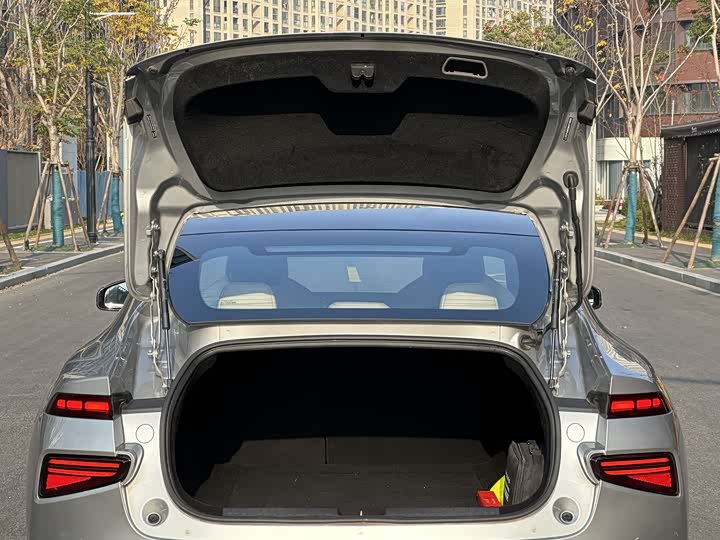 Фото 24 - XPeng P7