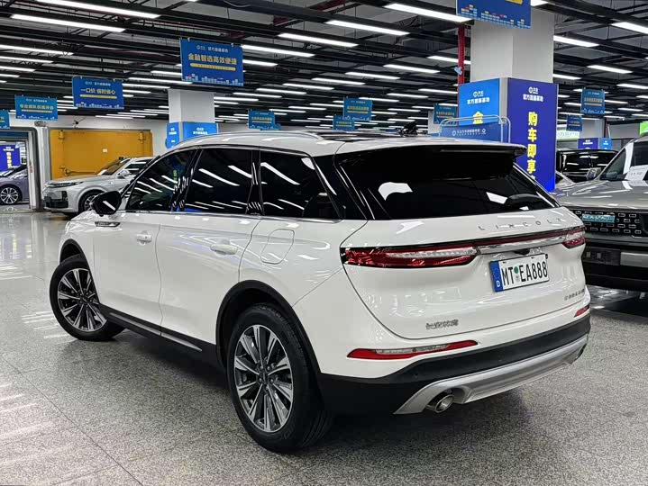 Фото 4 - Lincoln Corsair