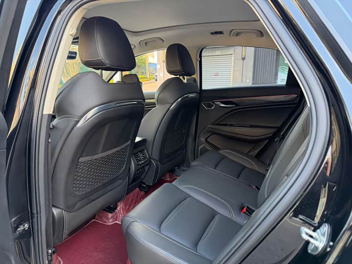 Фото 6 - Geely Tugella