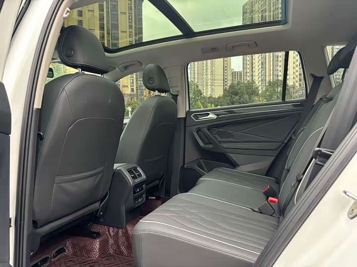 Фото 6 - Volkswagen Tiguan L Pro