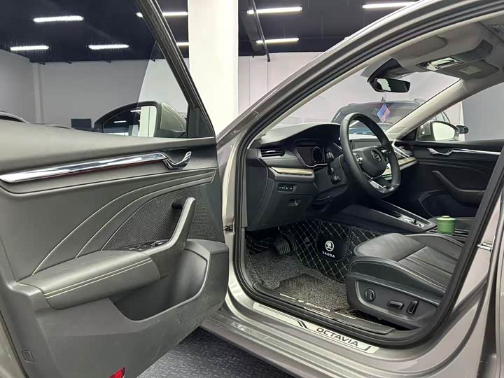 Фото 8 - Skoda Octavia Pro