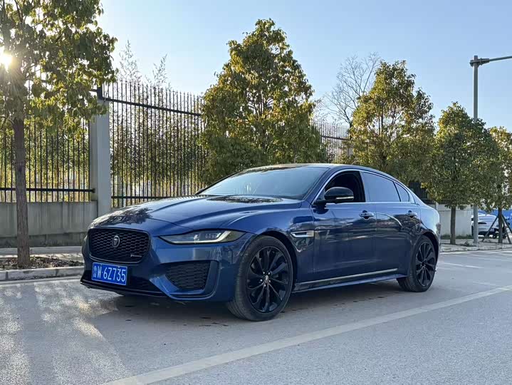 Фото 1 - Jaguar XE L