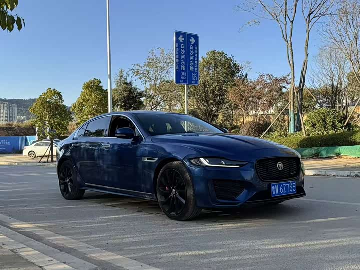 Фото 3 - Jaguar XE L