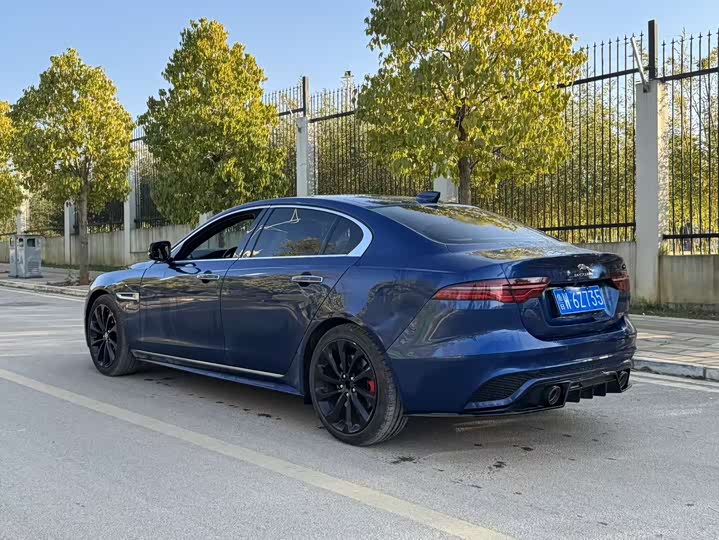 Фото 4 - Jaguar XE L