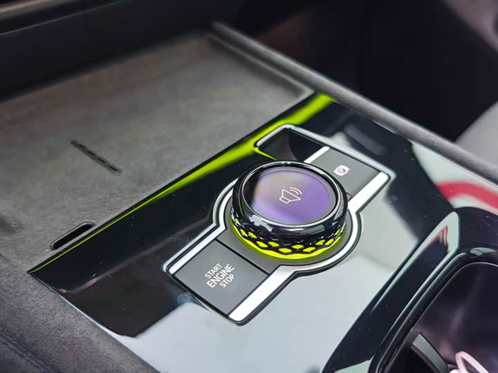 Фото 10 - Volkswagen Tiguan L Pro