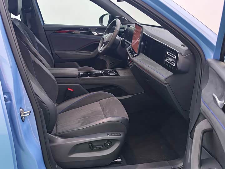 Фото 12 - Volkswagen Tiguan L Pro