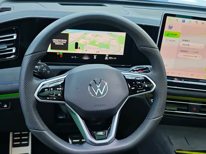 Фото 7 - Volkswagen Tiguan L Pro