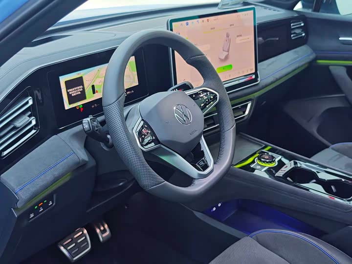 Фото 8 - Volkswagen Tiguan L Pro