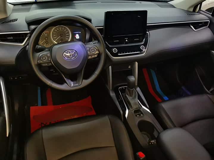 Фото 12 - Toyota Corolla Cross