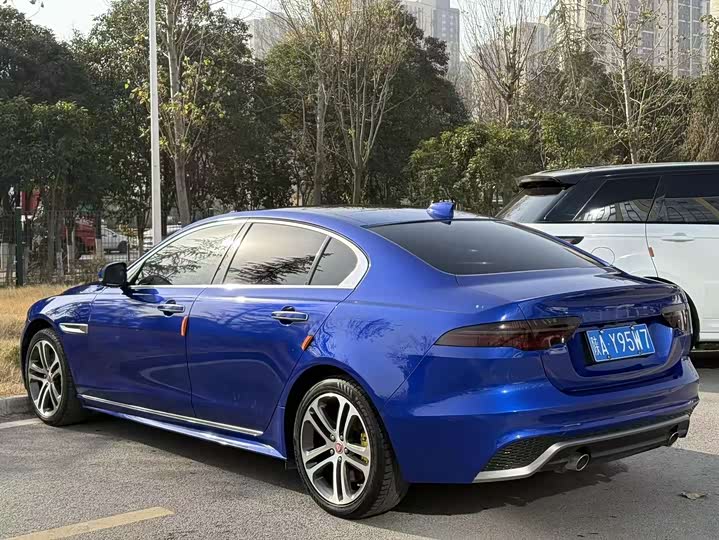 Фото 11 - Jaguar XE L