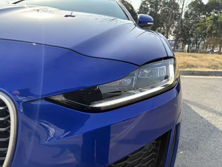 Фото 4 - Jaguar XE L