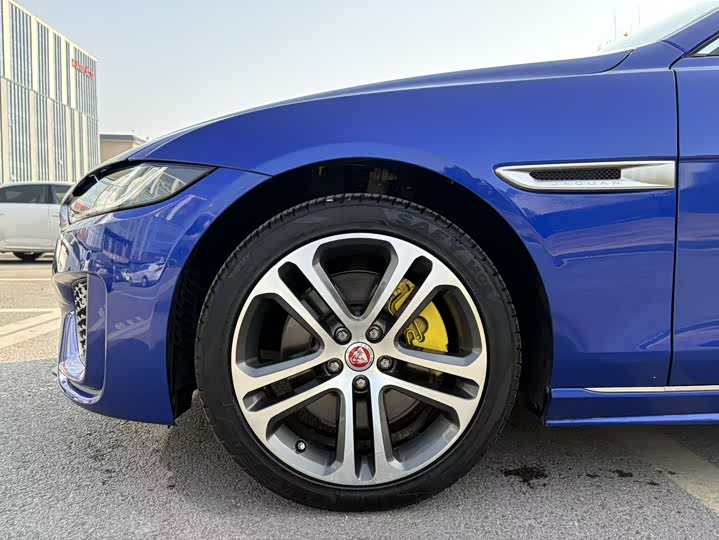 Фото 5 - Jaguar XE L