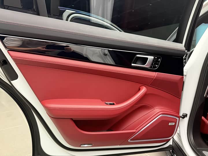 Фото 14 - Porsche Panamera