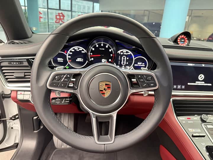 Фото 17 - Porsche Panamera