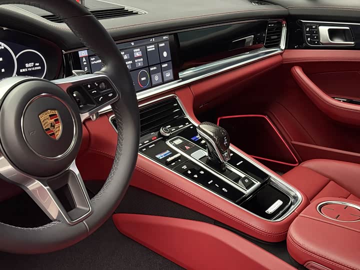 Фото 18 - Porsche Panamera