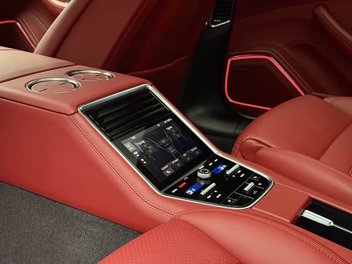 Фото 19 - Porsche Panamera