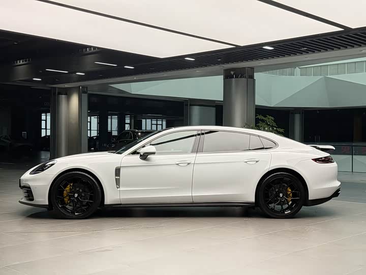 Фото 3 - Porsche Panamera