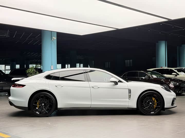 Фото 5 - Porsche Panamera
