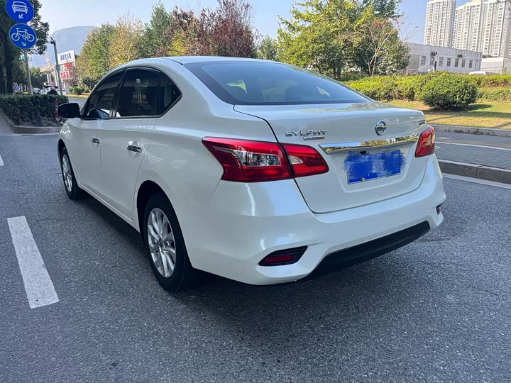 Фото 10 - Nissan Sylphy