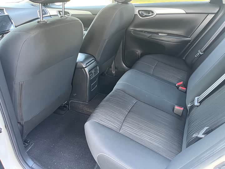 Фото 4 - Nissan Sylphy