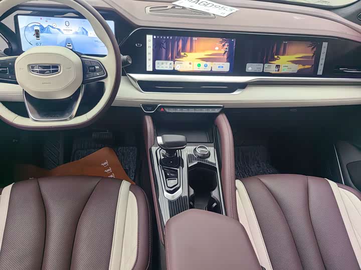 Фото 10 - Geely Monjaro