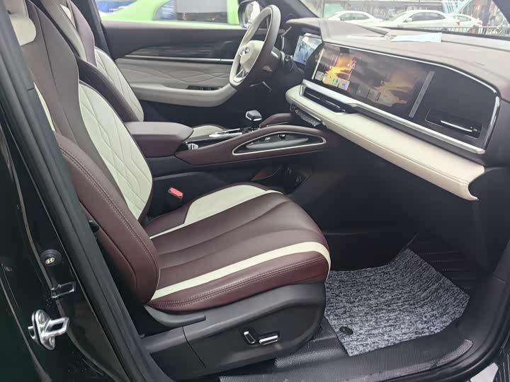 Фото 12 - Geely Monjaro