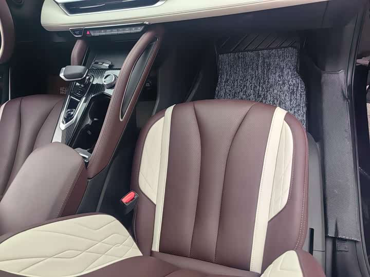 Фото 13 - Geely Monjaro