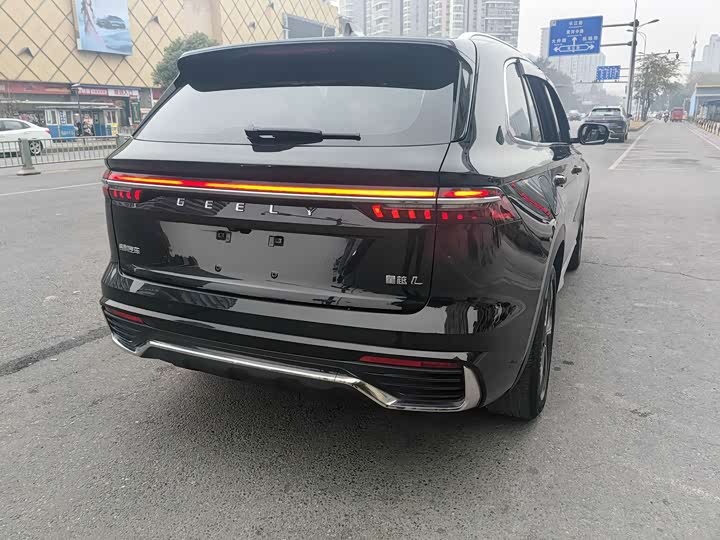 Фото 17 - Geely Monjaro