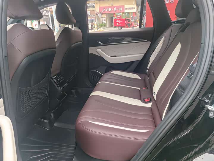 Фото 8 - Geely Monjaro