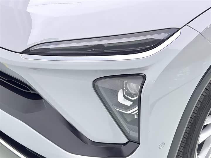 Фото 12 - Nio EC6