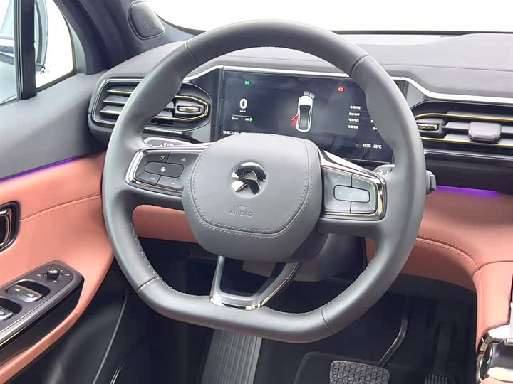 Фото 15 - Nio EC6