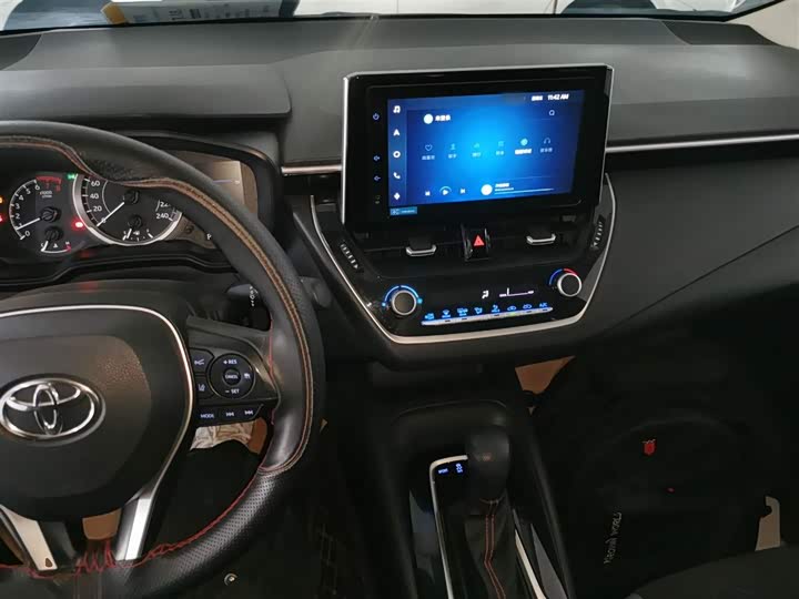 Фото 10 - Toyota Corolla