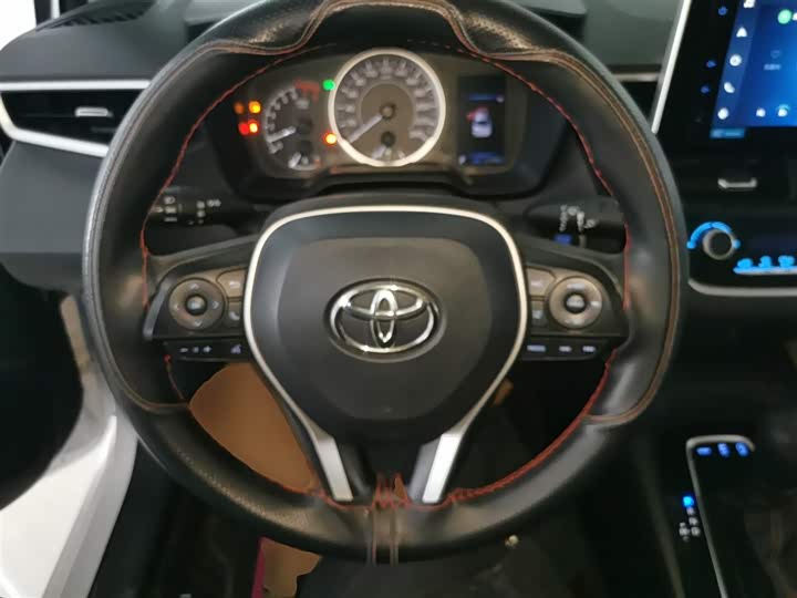 Фото 11 - Toyota Corolla