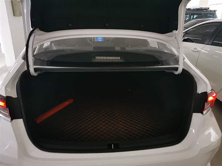 Фото 19 - Toyota Corolla